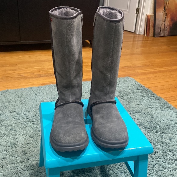 I heart UGG Grey skull and kisses midcalf boots - Picture 3 of 7